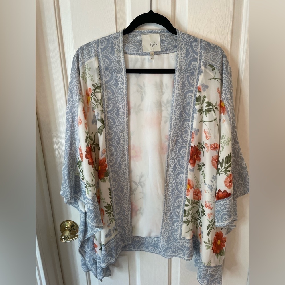 Joie 100% silk cammie kimono floral pastel print size M/L. Pre owned .No flaws